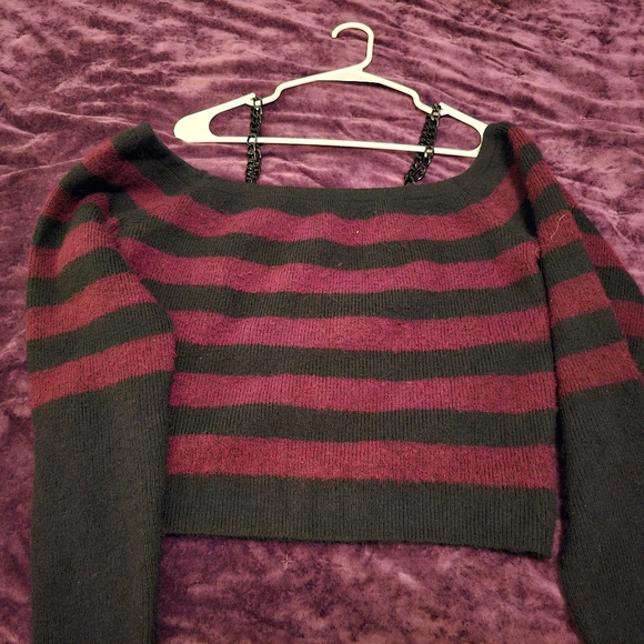 Cropped shoulder with chain straps long sleeve short. Size 14 - Picture 2 of 2